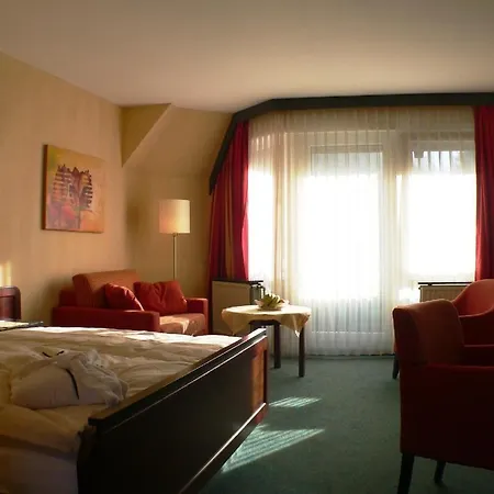 מלון Hotel Central 3*